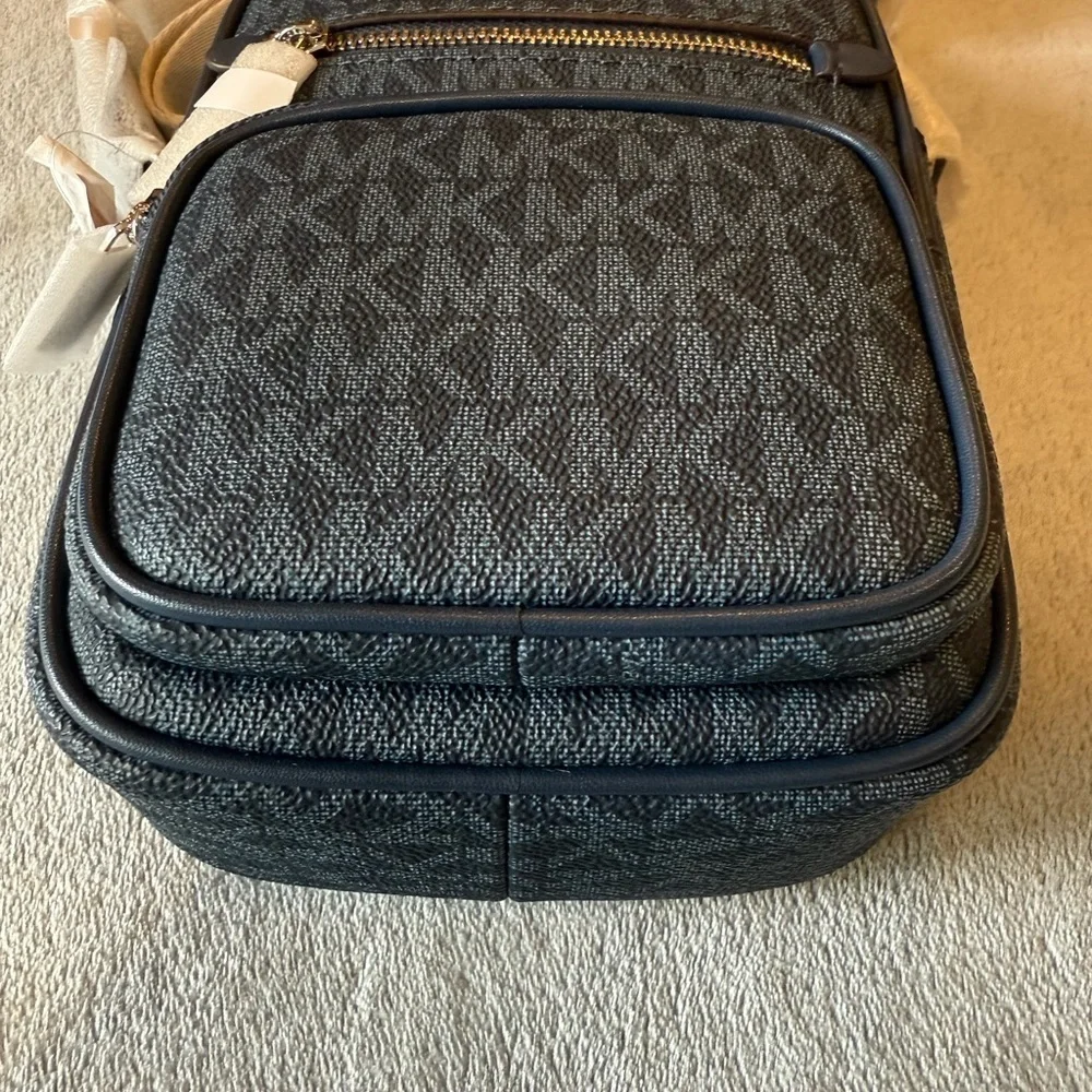 Michael Kors blue Messenger Bag with silver-Tone Hardware - Picture 4 of 7